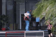 Hà Nội: Phong tỏa chung cư liên quan đến nữ nhân viên quán bar mắc COVID-19