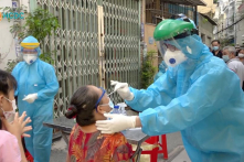 Tối 30/5 thêm 143 ca mắc COVID-19; Việt Nam bố trí 13.400 tỷ đồng mua vắc-xin