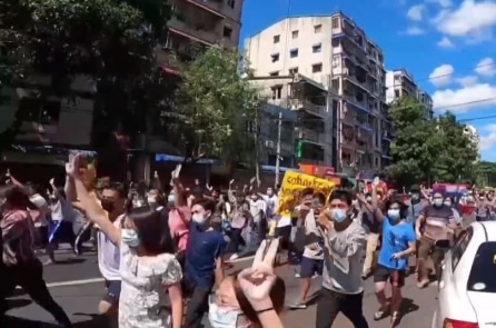 Người dân Myanmar biểu tình và đình công nhân 100 ngày quân đội lên nắm quyền