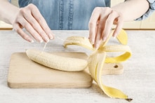 Có nên ăn những sợi nhỏ trong quả chuối không?