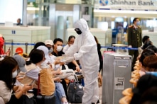 Sân bay Nội Bài và Tân Sơn Nhất tạm dừng đón người nhập cảnh