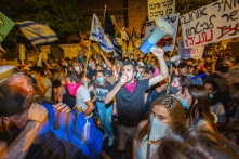 Xung đột leo thang nghiêm trọng ở Jerusalem, ít nhất 20 người thiệt mạng