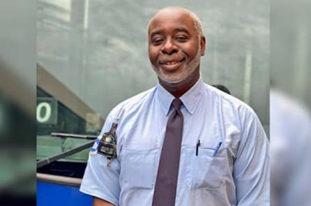 Tài xế xe buýt ở New York nhanh trí cứu 2 em bé khỏi bị bắt cóc