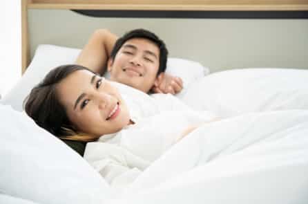 5 lý do ngủ riêng có thể giúp mối quan hệ vợ chồng bền chặt hơn
