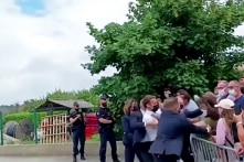 Le Monde: Tát vị tổng thống cộng hòa đã thổi một làn gió ác vào chế độ dân chủ Pháp