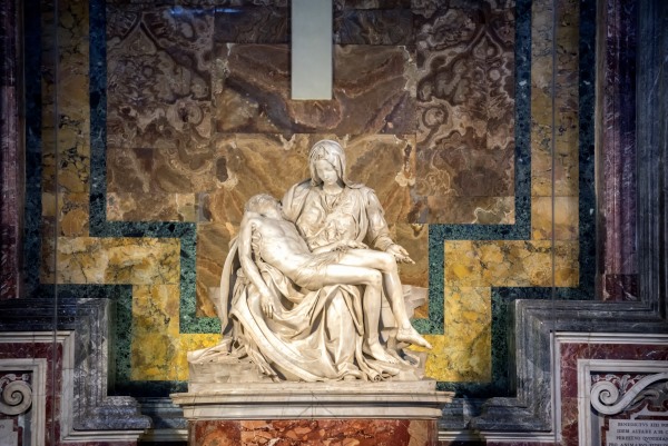 Pieta Michelangelo 01