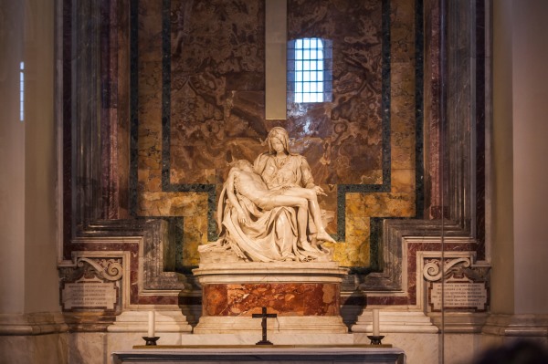 Pieta Michelangelo 03