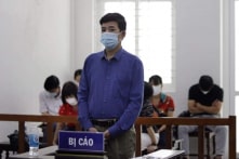 Nhận hối lộ 20 triệu đồng và 13 quả trứng đà điểu, cựu kiểm sát viên lãnh 3 năm tù giam