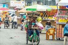 TP.HCM đề xuất gói hỗ trợ 1.075 tỷ đồng cho giáo viên, người bán vé số, hàng rong, xe ôm…