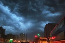 Miền Bắc Việt Nam mưa lớn từ đêm nay, nắng nóng chấm dứt