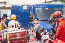 Cách ly 21 ngày người về từ TP.HCM, tự trả phí: Đồng Nai nói người dân cần phải lựa chọn