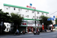 Sáu người Trung Quốc làm việc không phép tại phòng khám đa khoa ở Nha Trang