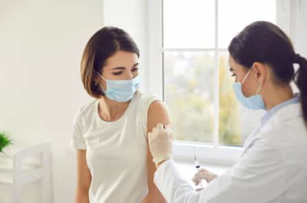 Một phụ nữ Hy Lạp tử vong sau khi tiêm mũi thứ hai vắc-xin Pfizer được 1 giờ