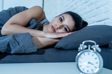 Làm thế nào để ngăn dòng suy nghĩ bộn bề khiến bạn mất ngủ?