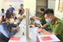 Từ 1/7, Việt Nam bắt đầu thu hồi sổ hộ khẩu, sổ tạm trú khi người dân nhập khẩu, tách hộ…