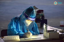 Thêm 69 BN COVID-19 tại TP.HCM tử vong; gần một triệu liều vắc-xin AstraZeneca về Việt Nam