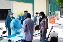 Từ 0h ngày 19/7, Hà Nội yêu cầu người dân ở nhà, đóng cửa hàng không thiết yếu