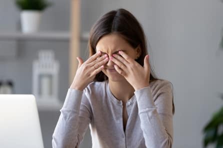 9 mẹo giúp bạn điều trị chứng khô mắt