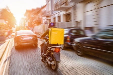 Cảnh sát Mỹ đi giao đồ ăn thay người giao hàng bị bắt