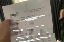 Vụ GĐ cấp khống giấy thông hành: Con khoe cha gửi tận nhà, cha nói con tự viết, tự khoe