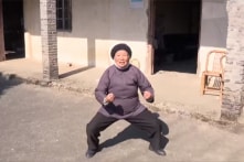Cụ bà 98 tuổi luyện võ mỗi sáng, vui khỏe với phong cách sống kiếm hiệp