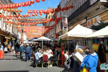 Số ca nhiễm mới COVID-19 tại Anh liên tục giảm sau khi bỏ phong tỏa