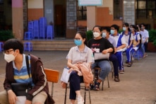 Một thí sinh ở TP.HCM ngất xỉu trong phòng thi, test nhanh ghi nhận dương tính nCoV