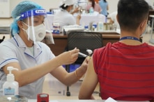 TP.HCM đã tiếp nhận vắc-xin Sinopharm, tiêm trước cho công dân Trung Quốc