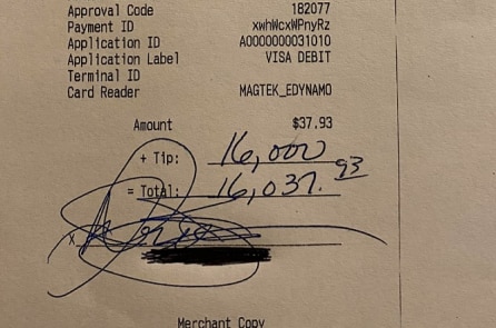 Vị khách giấu tên để lại tiền boa 16.000 USD cho một bữa ăn 38 USD