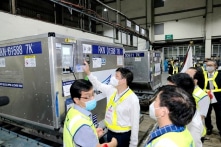 Việt Nam đã tiếp nhận thêm 400.000 liều vắc-xin AstraZeneca từ Nhật Bản