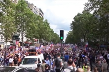 Hơn 230.000 người Pháp và 1000 người Ý biểu tình phản đối giấy thông hành vắc-xin