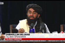Taliban cam kết “hòa bình” và quyền của phụ nữ “theo luật Hồi giáo”