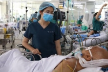 Bệnh viện Việt Đức cảnh báo y bác sĩ bị lây COVID-19 vì khẩu trang giả, đặc biệt là N95