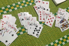 Thanh Hóa: Tạm đình chỉ 3 chủ tịch UBND, HĐND xã đánh bài tại trụ sở giữa mùa dịch COVID-19