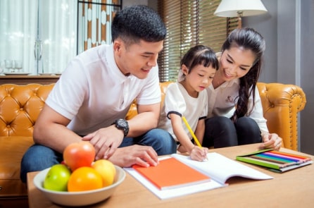 Cha mẹ cần làm được 3 “có” và 5 “không” này để nuôi dạy con ưu tú