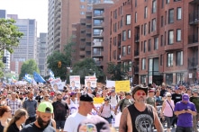 Canada: Hàng chục ngàn người tuần hành chống hộ chiếu vắc-xin ở Montreal