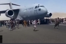 Sân bay Kabul hỗn loạn, quân đội Mỹ đang phải tạm dừng các chuyến bay sơ tán