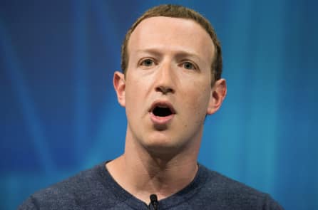 Sự cộng sinh đôi bên cùng có lợi của Facebook và ĐCSTQ