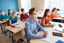 Tranh luận của giới khoa học Mỹ về lợi hại của đeo khẩu trang với trẻ em