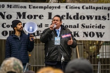 Chiến lược gia cảnh báo: Chủ nghĩa độc tài COVID là “cuộc chiến lớn nhất”