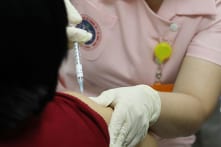 TP.HCM: Tỷ lệ BN COVID-19 tử vong trung bình 241 ca/ngày; triển khai tiêm 1 triệu liều vắc-xin Trung Quốc