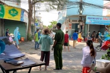 Sáng 12/8: TP.HCM tăng 2.318/4.642 ca COVID-19 mới, quá tải y tế trên diện rộng