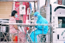 TP.HCM muốn rút ngắn khoảng cách 2 mũi vắc-xin AstraZeneca xuống còn 6 tuần