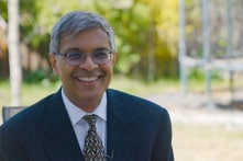 TS Jay Bhattacharya: Miễn dịch cộng đồng không có nghĩa là bệnh dịch sẽ biến mất