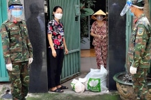 Công an TP.HCM: Người dân không “bom hàng” “đi chợ hộ”