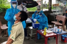 Bộ Y tế nói ‘chưa thực hiện việc mua sắm test’, từ ngày 1/7 tính theo giá DN đấu thầu