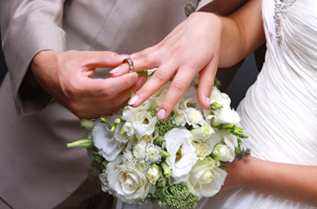 Cặp đôi kết hôn với nhau sau 28 năm trao nhẫn đính hôn