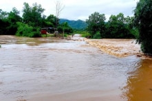 Nghệ An: Mưa lớn hơn 300mm, hồ thủy điện xả tràn khiến nhiều nơi bị chia cắt