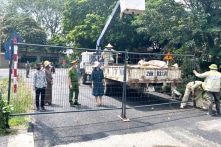 Hà Nội đổi quyền cấp giấy đi đường: Công an ký cho đơn vị thiết yếu; người đi mua đồ do phường, xã ký