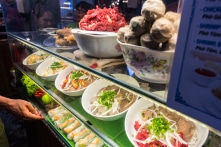 Mở lại dịch vụ ăn uống ở TP.HCM: Chỉ bán mang đi, người lao động phải tiêm ít nhất 1 mũi
